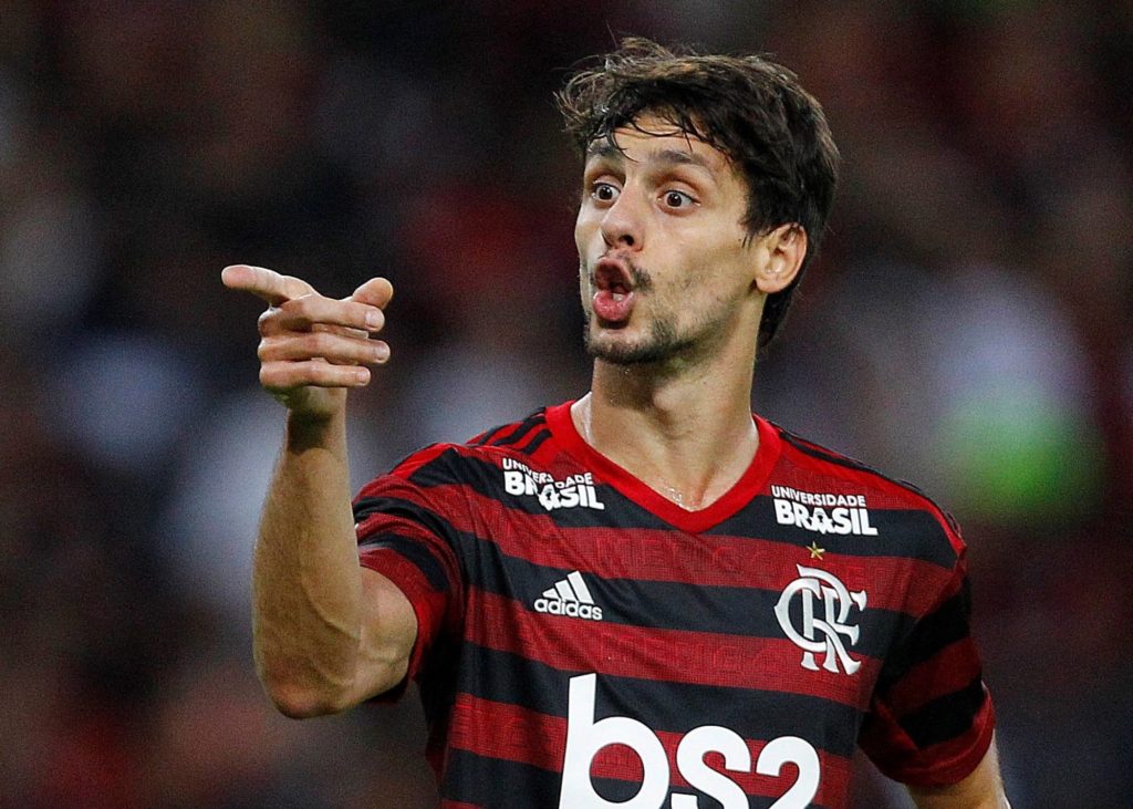 Rodrigo Caio em ação pelo rubro-negro